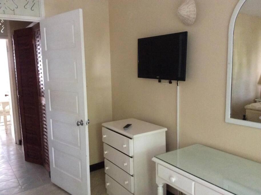 Lush Tropical Apartment Located In A 4-Star Resort Runaway Bay Exterior photo