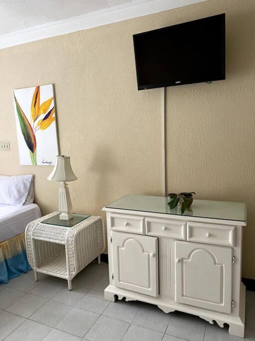 Lush Tropical Apartment Located In A 4-Star Resort Runaway Bay Exterior photo