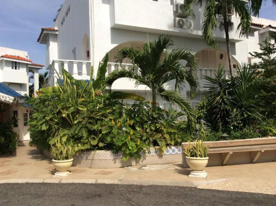 Lush Tropical Apartment Located In A 4-Star Resort Runaway Bay Exterior photo