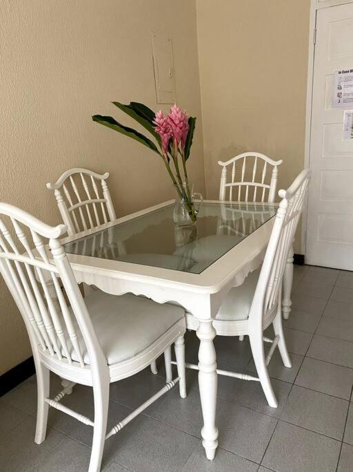 Lush Tropical Apartment Located In A 4-Star Resort Runaway Bay Exterior photo