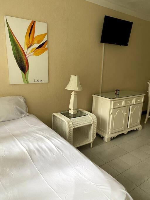 Lush Tropical Apartment Located In A 4-Star Resort Runaway Bay Exterior photo